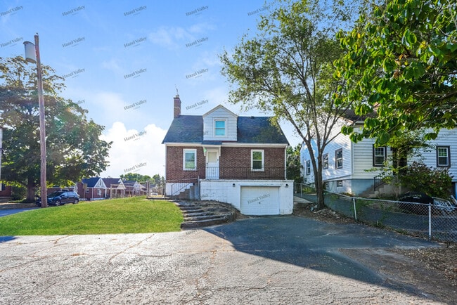 Building Photo - 4400 Berwick St