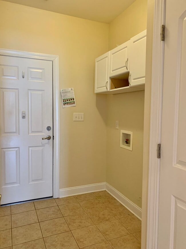 Building Photo - Great Home in Gated Community with Bonus Room!