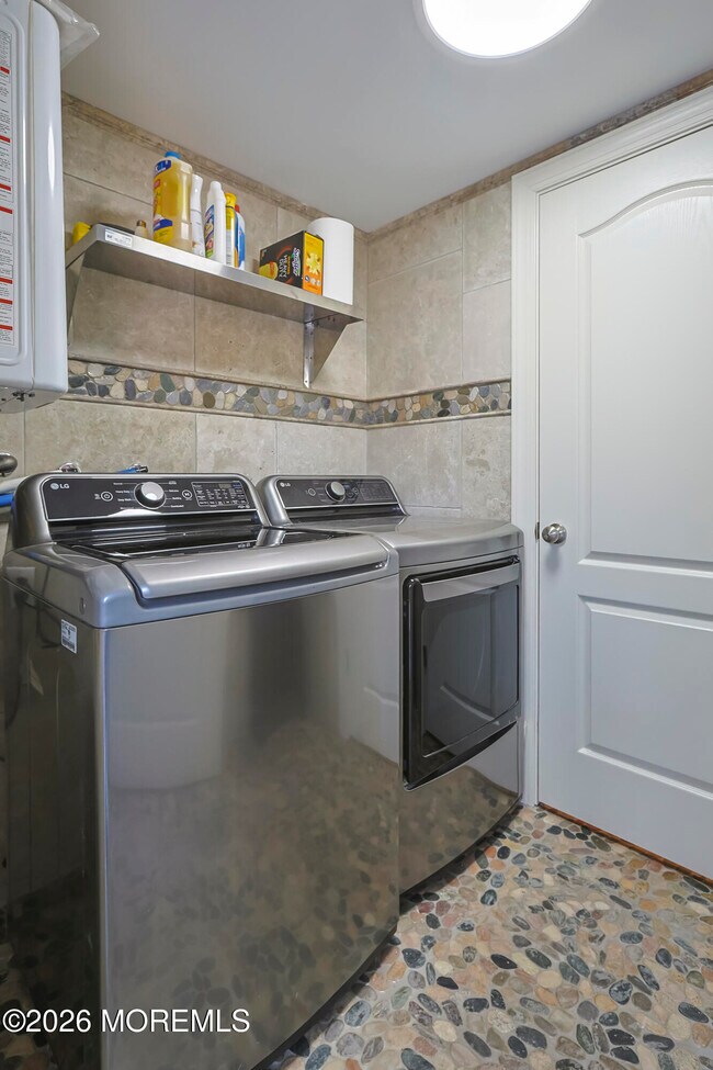 Building Photo - 246 Mantoloking Rd