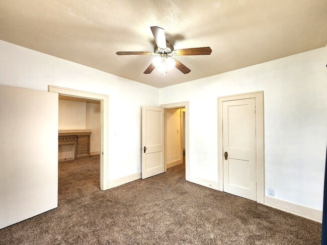 Building Photo - 2 Bed 1 Bath Plus Bonus Room in YOUNGS ENG...