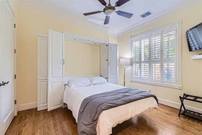 Building Photo - 2390 W 8th St