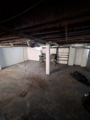 Building Photo - Section 8 approved 3 bed 1 bath home in McKeesport!