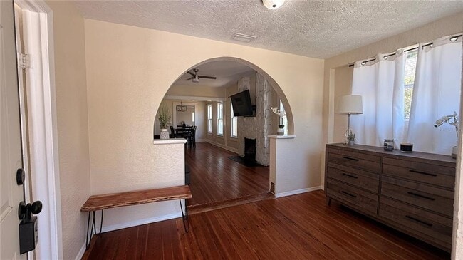 Building Photo - 905 Jones St