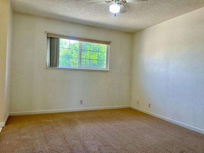 Building Photo - 1375 Mitchell Ln