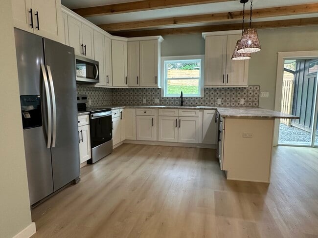 Building Photo - 207 Cherry Ave