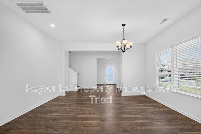 Building Photo - 3012 Highlander Pt