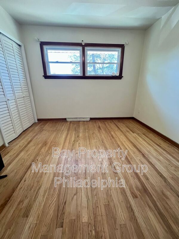 Building Photo - 303 Hedgerow Ln