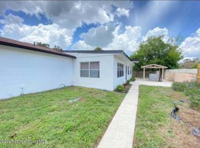 Building Photo - 719 Carissa Ave