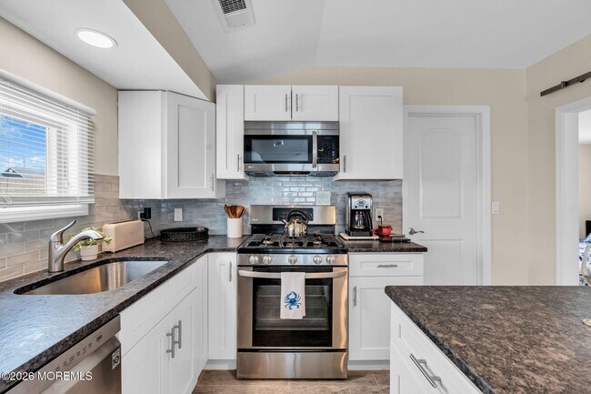 Building Photo - 208 Mallard Ln