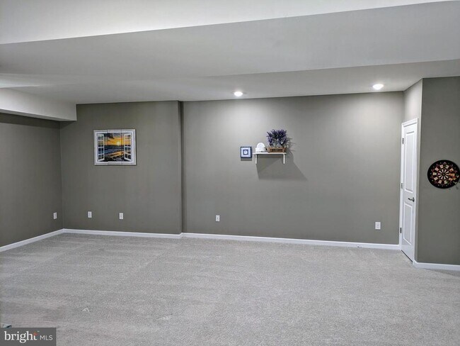 Building Photo - 125 Knock Hill Dr