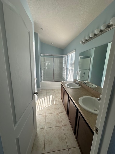 Building Photo - 6608 S Goldenrod Rd