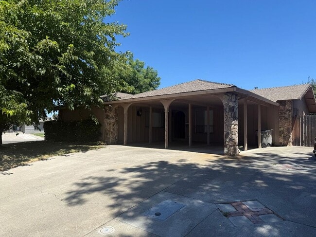 Building Photo - 1731 Miramonte Ct