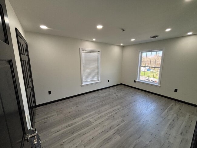 Building Photo - 8495 Woodbury Pike