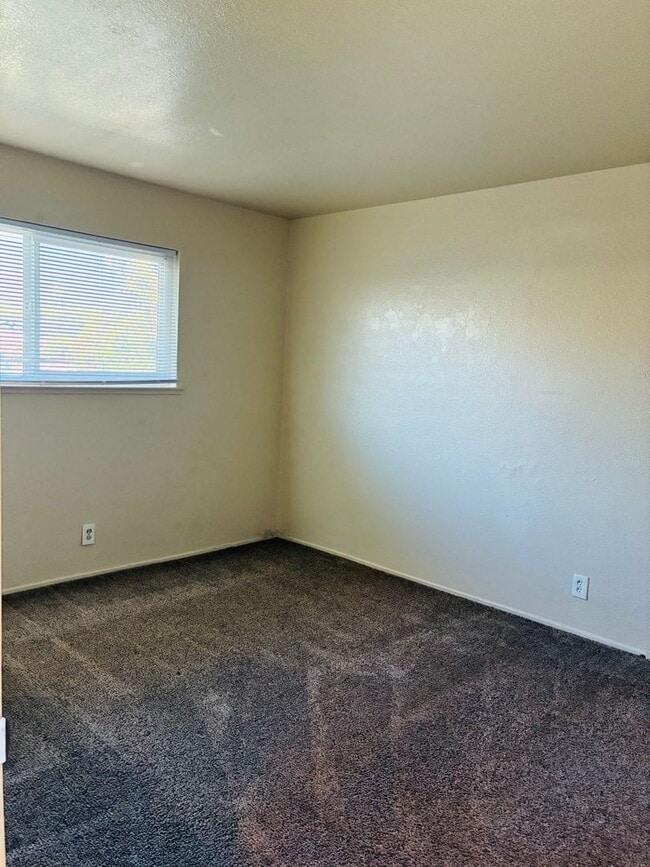 Building Photo - 625 Arthur Dr