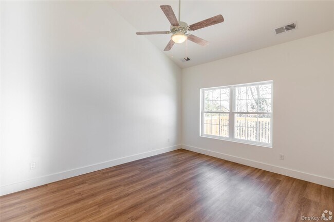 Building Photo - 24 Town Centre Rd