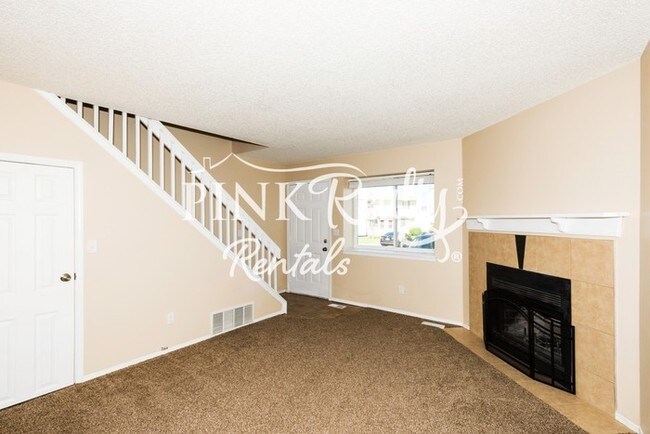 Building Photo - Great 2-Story Townhome in Soaring Eagle