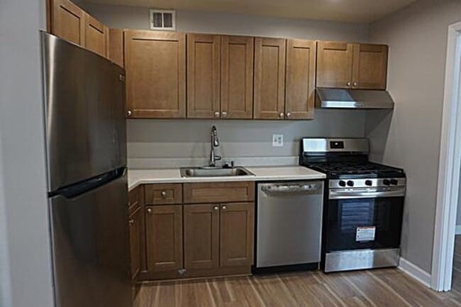 Building Photo - Beautifully Remodel Top-Level Condo!
