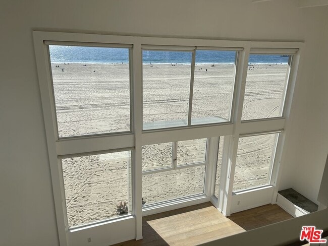 Building Photo - 3711 Ocean Front Walk