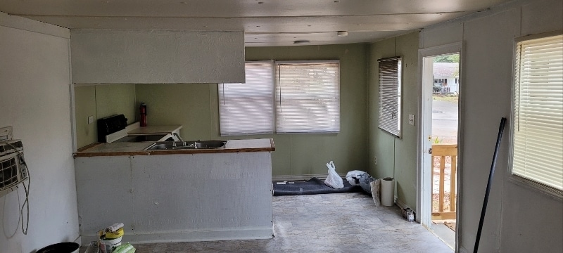 Building Photo - 205-437 Holt Ave