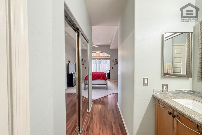 Building Photo - 205 N 74th St