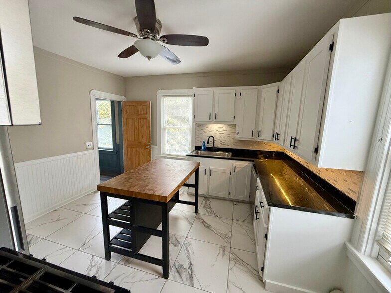 Building Photo - 43 Fruit Hill Ave