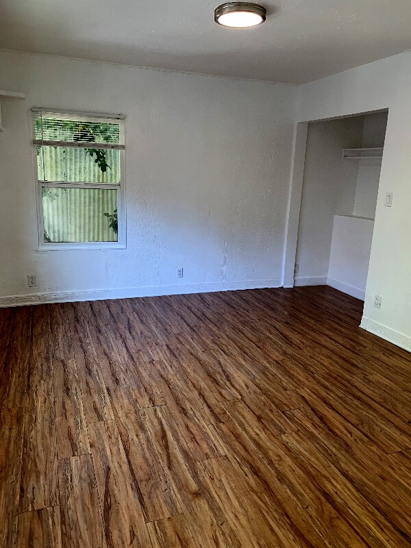 Building Photo - 2032 Vista Del Mar Ave