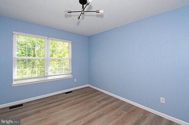 Building Photo - 604 Ascot Ct