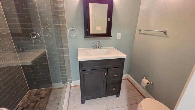 Building Photo - Charming Home in Del Ray
