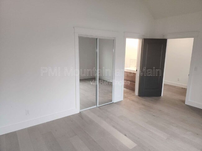 Building Photo - 808 Maybank Dr