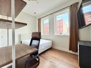 Building Photo - Nice room in a good neighborhood