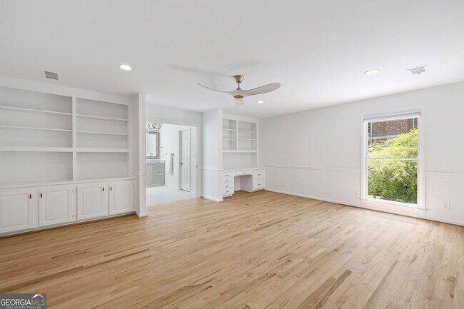 Building Photo - 3405 Valley Rd NW