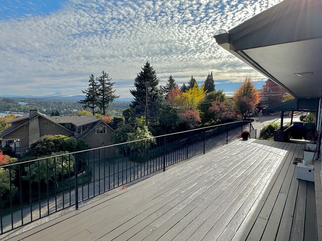 Building Photo - South Portland Hilltop Ranch Home with Ind...