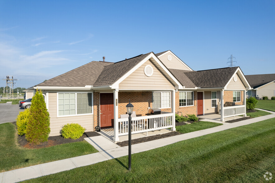 Primary Photo - Shawnee Lakes Apartments