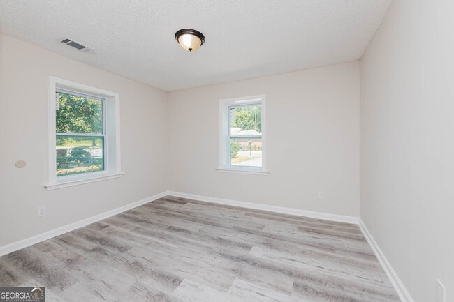 Building Photo - 3584 Log Cabin Dr