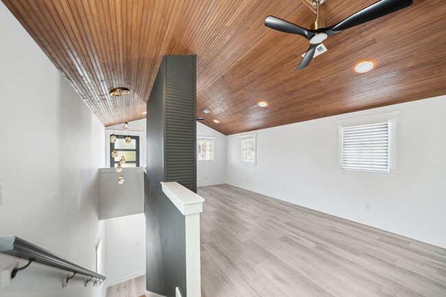 Building Photo - Tastefully Renovated Downtown Charleston Home