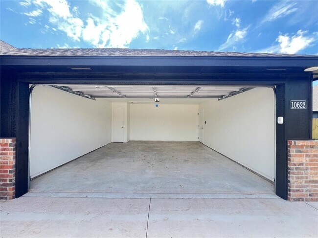 Building Photo - 10622 SW 17th St