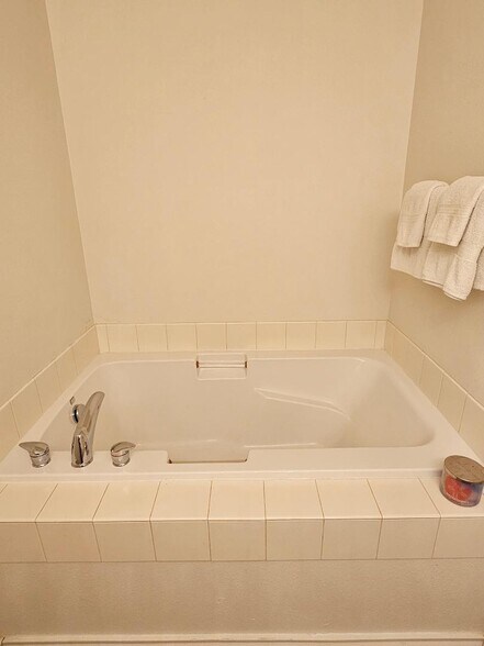 Building Photo - 16189 SW Holland Ln