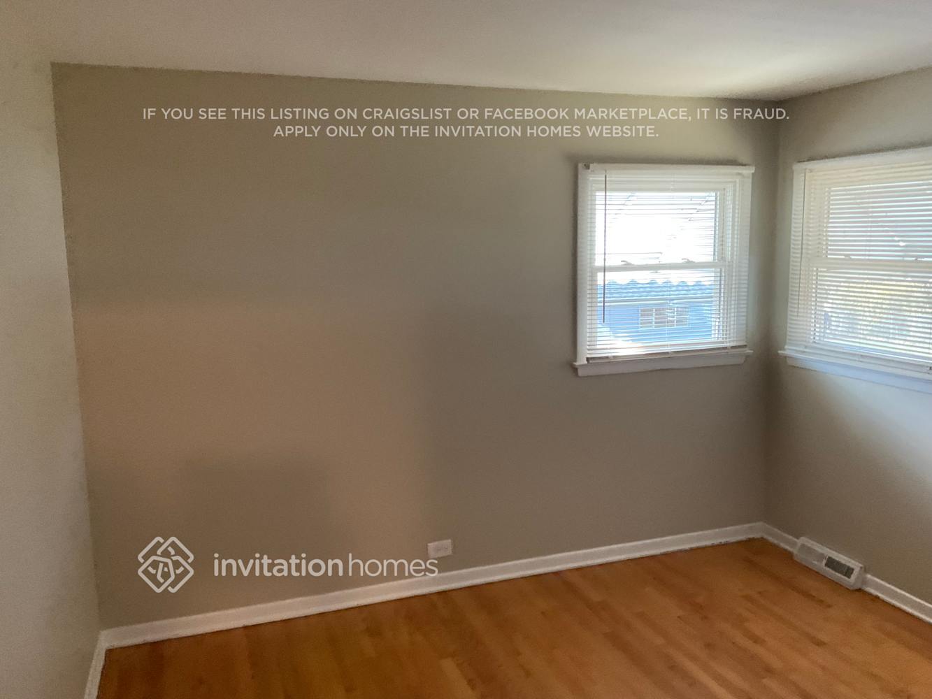 Building Photo - 404 S Crestwood Ln