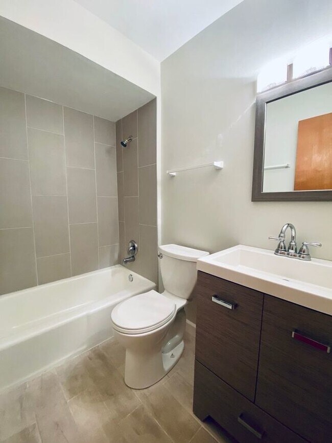 Building Photo - 158 Walton St