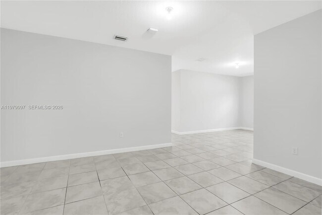 Building Photo - 2541 SE 1st St