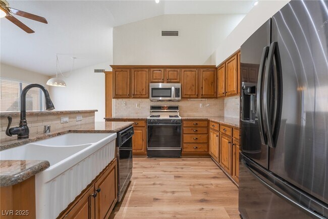 Building Photo - 8250 Fox Tail Way