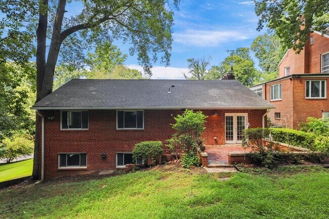 Building Photo - 1824 Allison St NW