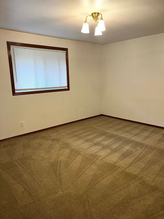 Building Photo - **** Application pending ****