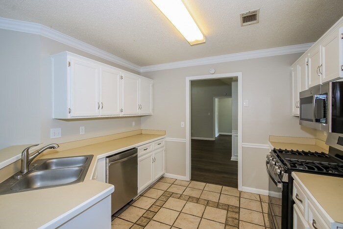 Building Photo - 4728 Waltons Cir