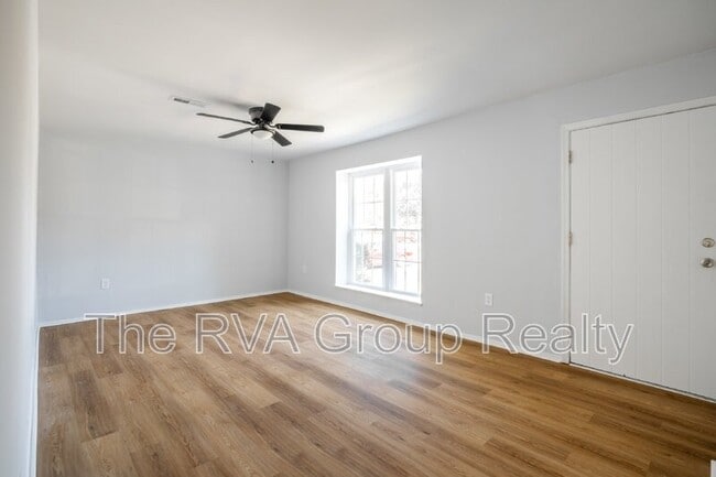 Building Photo - 749 Pleasant St