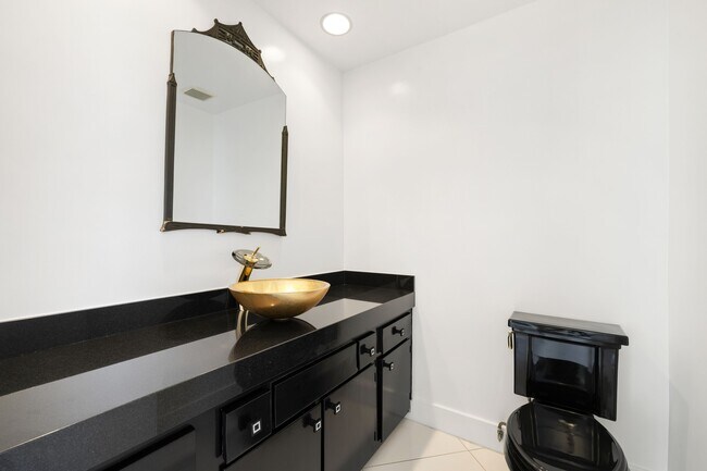 Building Photo - 4267 Marina City Dr