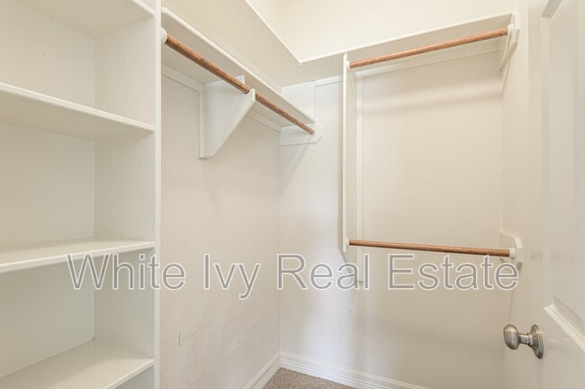 Building Photo - 2121 Normal Park Dr