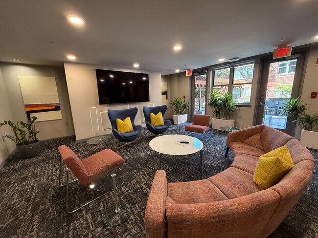 Lounge community area - 1300 N St NW