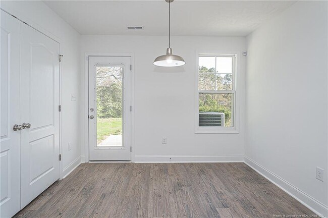 Building Photo - 907 Rochester Dr