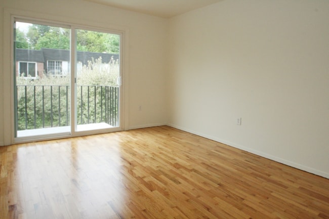 Building Photo - 1 Carriage Way